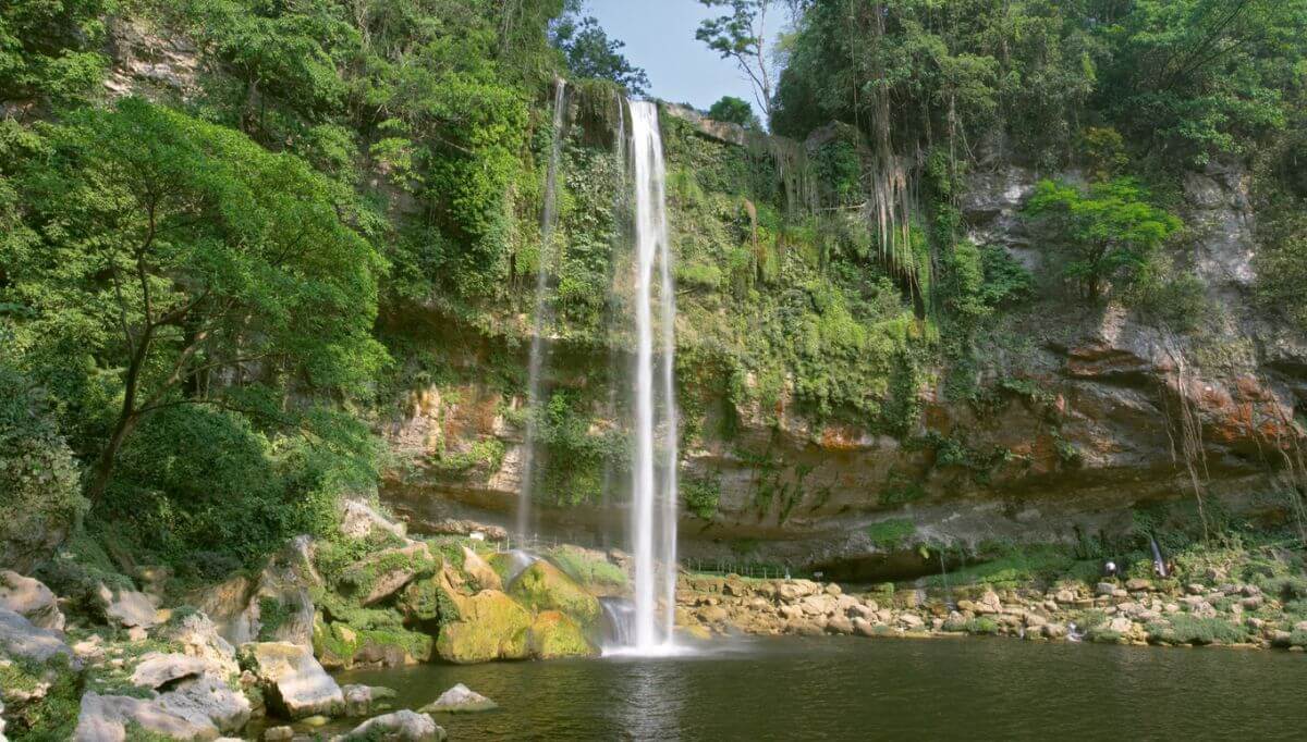 Cascada (waterfall) Misol Ha, Chiapas, Mexico